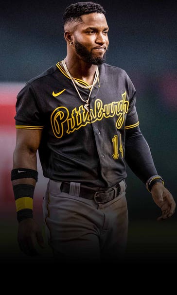 Pirates' Rodolfo Castro has phone fall out of pocket on slide